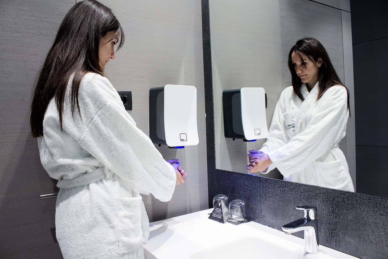 illo white washroom image image